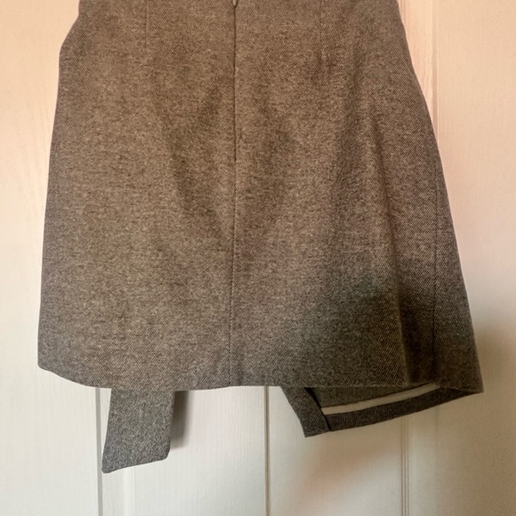 Grey skirt from Babaton - Picture 3 of 4